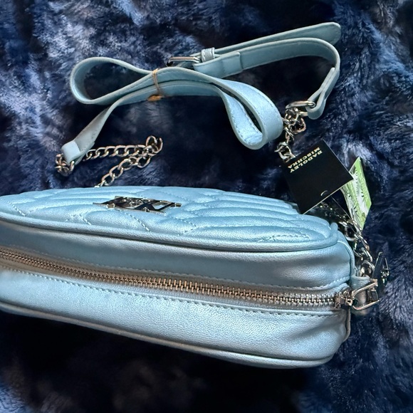 Badgley Mischka Light Metalic Blue Quilted Crossbody Bag - Picture 3 of 5